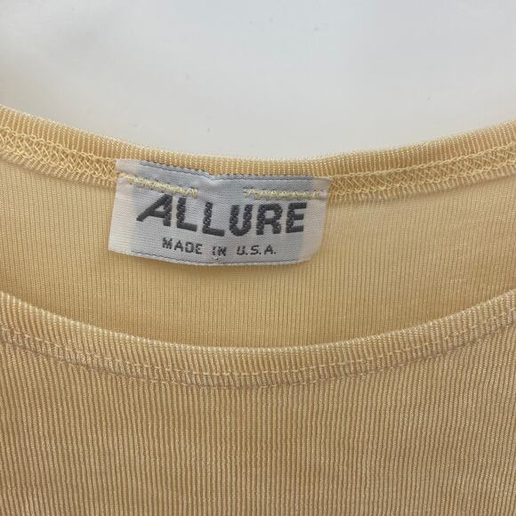 Allure Sleeveless Top - Picture 4 of 4
